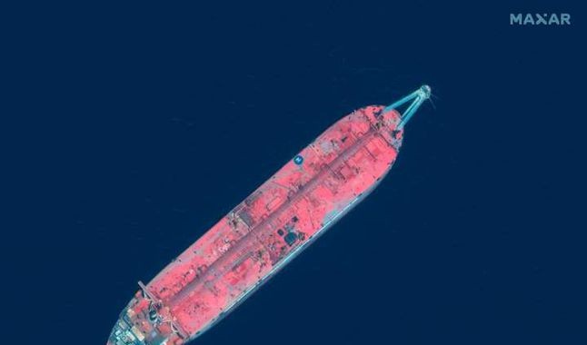 El gigantesco barco petrolero fantasma con más de un millón de barriles está a punto de estallar en el mar | Internacionales