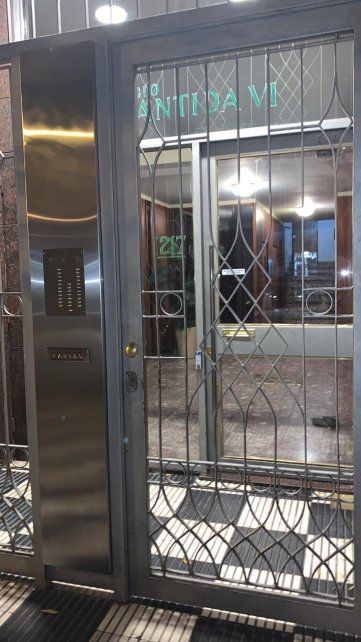 Brutal femicidio en el microcentro: una mujer fue asesinada en su departamento | Actualidad