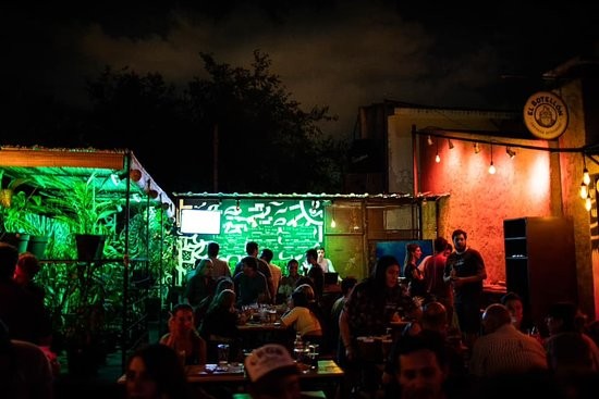 Denuncias e insultos en la inauguración de un bar al que fueron 200 personas | Actualidad