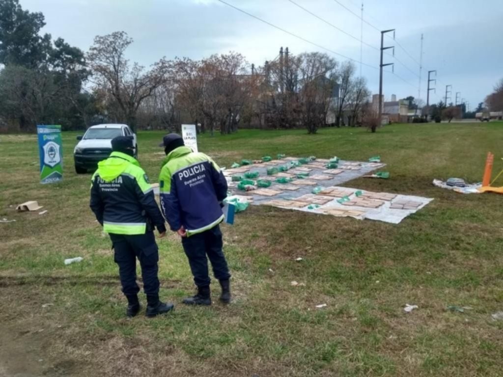 Esquivó un control policial, volcó y le encontraron 600 kilos de marihuana | Actualidad