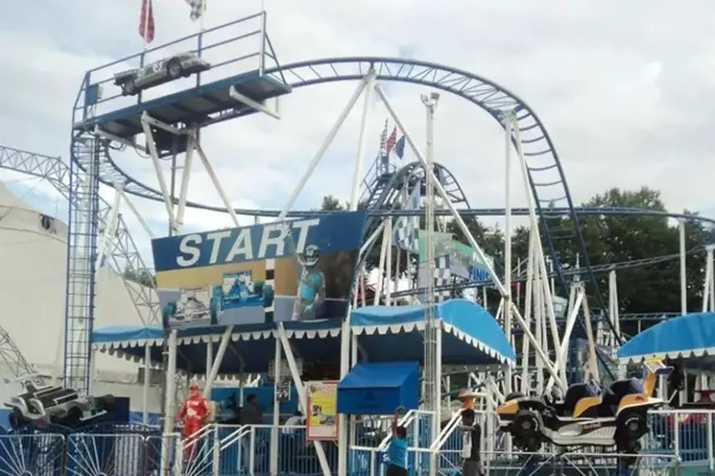 Una mujer murió tras salir expulsada de una montaña rusa: “Su esposo intentó agarrarla del pie” | Internacionales