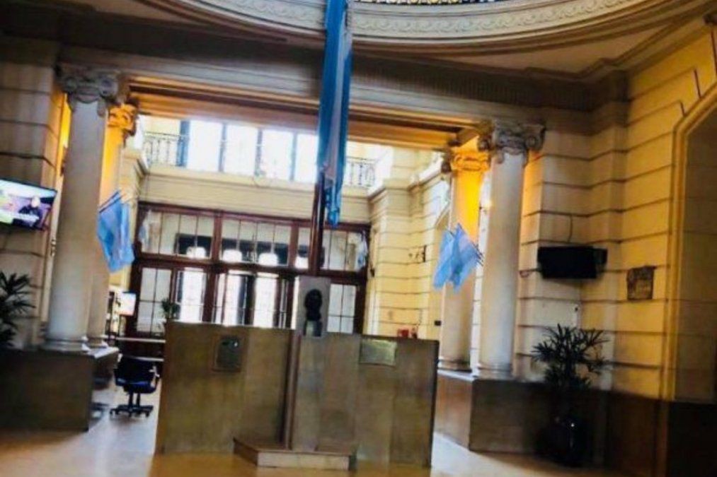 Un funcionario clave de la Aduana tiene coronavirus y se temen contagios por las reuniones que mantuvo | Actualidad