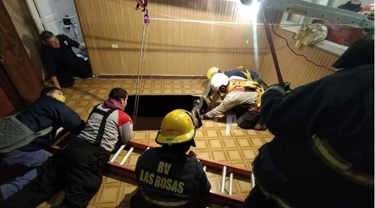 Se abrió un pozo en el suelo de un geriátrico y cayeron dos mujeres | Actualidad