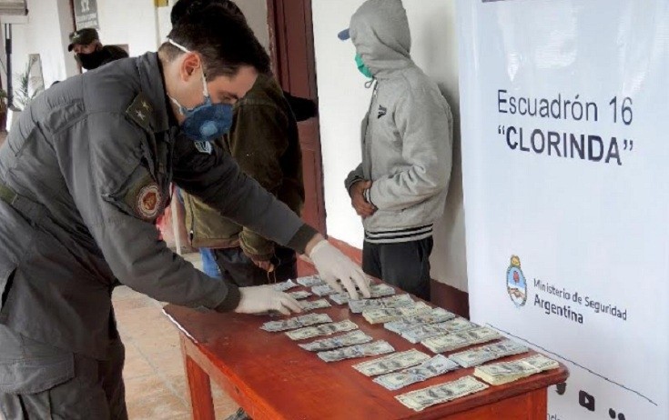 Foromosa: secuestran 50 mil dólares sin declarar que estaban ocultos en un remís | Actualidad