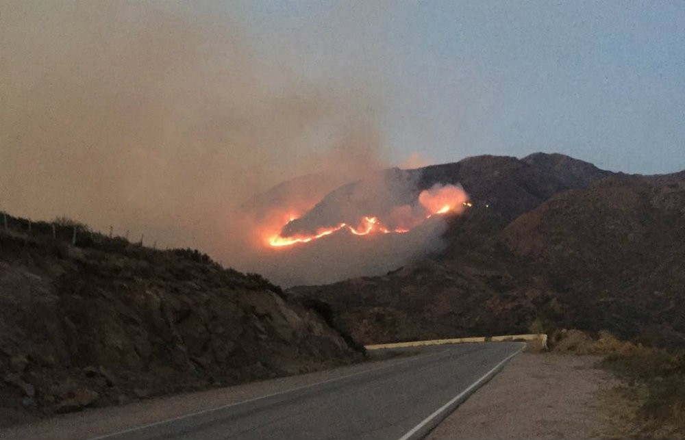 Tuvieron que evacuar dos pueblos por el incendio forestal de San Luis | Actualidad
