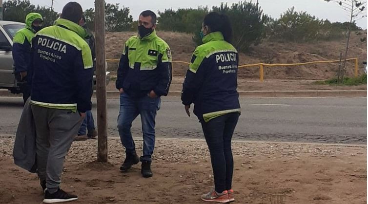 Violó la cuarentena y quiso entrar a Villa Gesell disfrazado de policía para ver a su novia | Actualidad