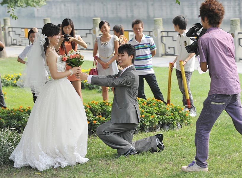 Economista chino plantea que mujeres tengan dos esposos ante el desequilibrio de población | Internacionales