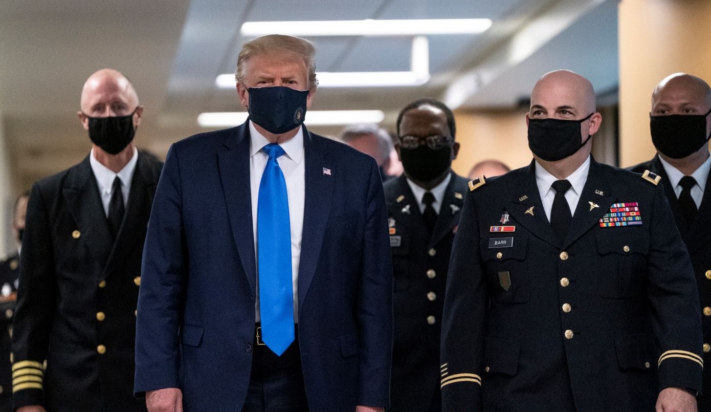 Donald Trump se mostró por primera vez con barbijo mientras crecen los contagios en Estados Unidos | Internacionales