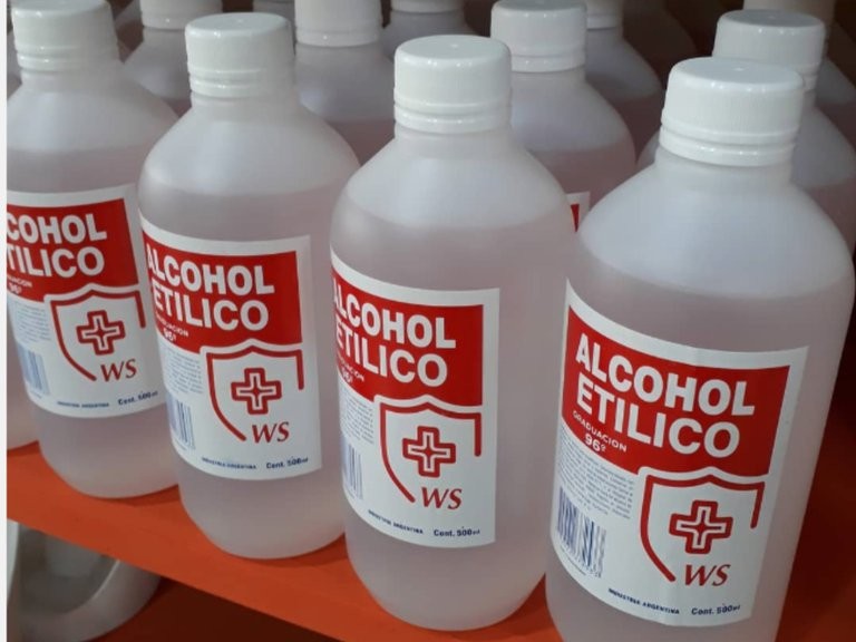 Prohíben un alcohol etílico y un desinfectante líquido | Actualidad
