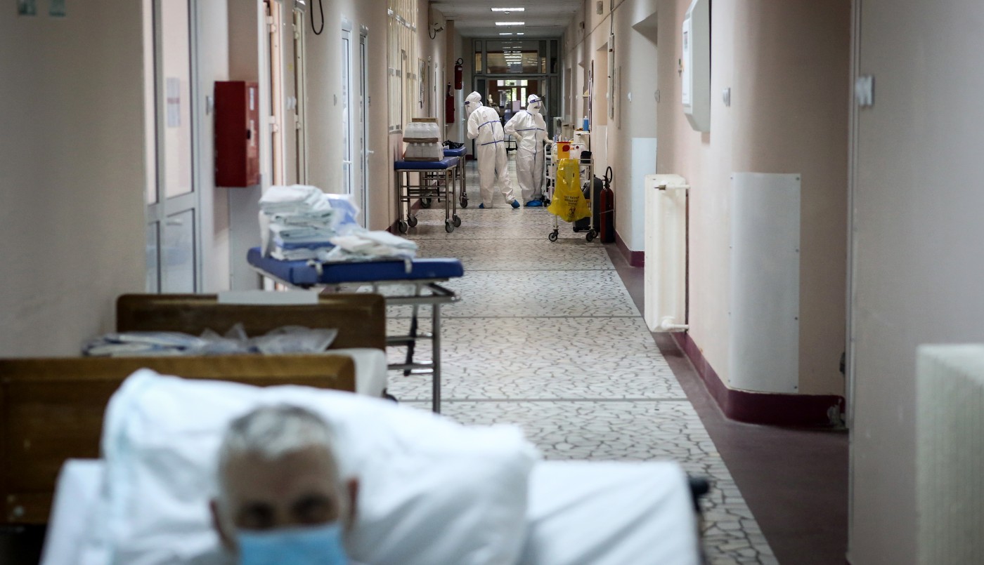 Médicos y pacientes serbios denuncian colapso del sistema sanitario por la pandemia | Internacionales