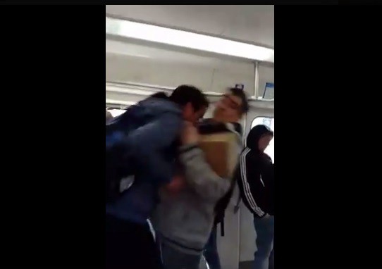 Video: vendedores ambulantes se tomaron a trompadas en el tren | Actualidad