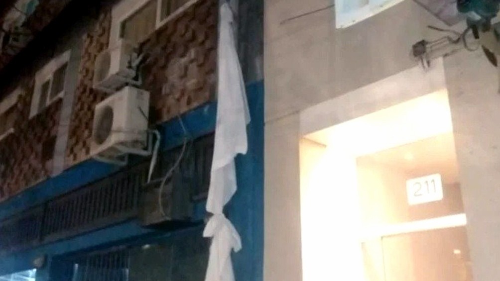 Se entregó el joven que se descolgó con sábanas de la ventana para escapar del aislamiento | Actualidad