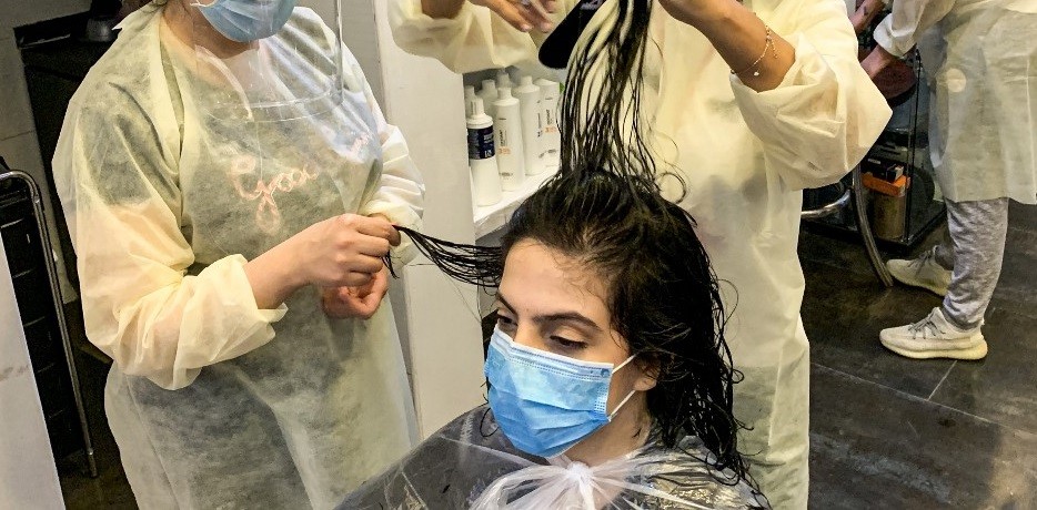 Dos peluqueras con coronavirus atendieron a 139 clientes: ninguno registró síntomas | Internacionales