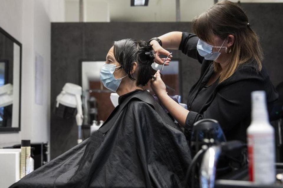 Autorizan peluquerías, lavaderos de autos y paseo de perros en la Ciudad | Actualidad