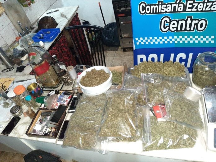 Cayeron por boqueteros, allanaron su casa y ahora los acusan también por vender droga | Actualidad