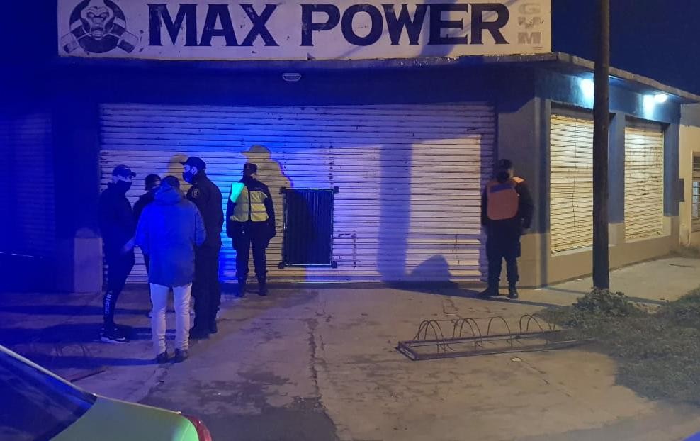Clausuran gimnasio en Bahía Blanca: encontraron al dueño y a 6 clientes haciendo ejercicio | Actualidad