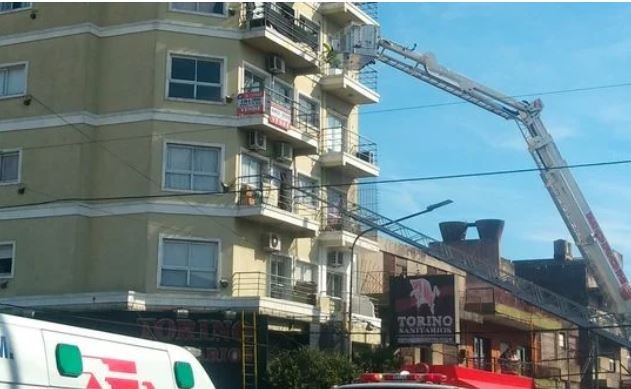 Trágico incendio en un edificio de Ramos Mejía: murieron dos adultos y una menor | Actualidad