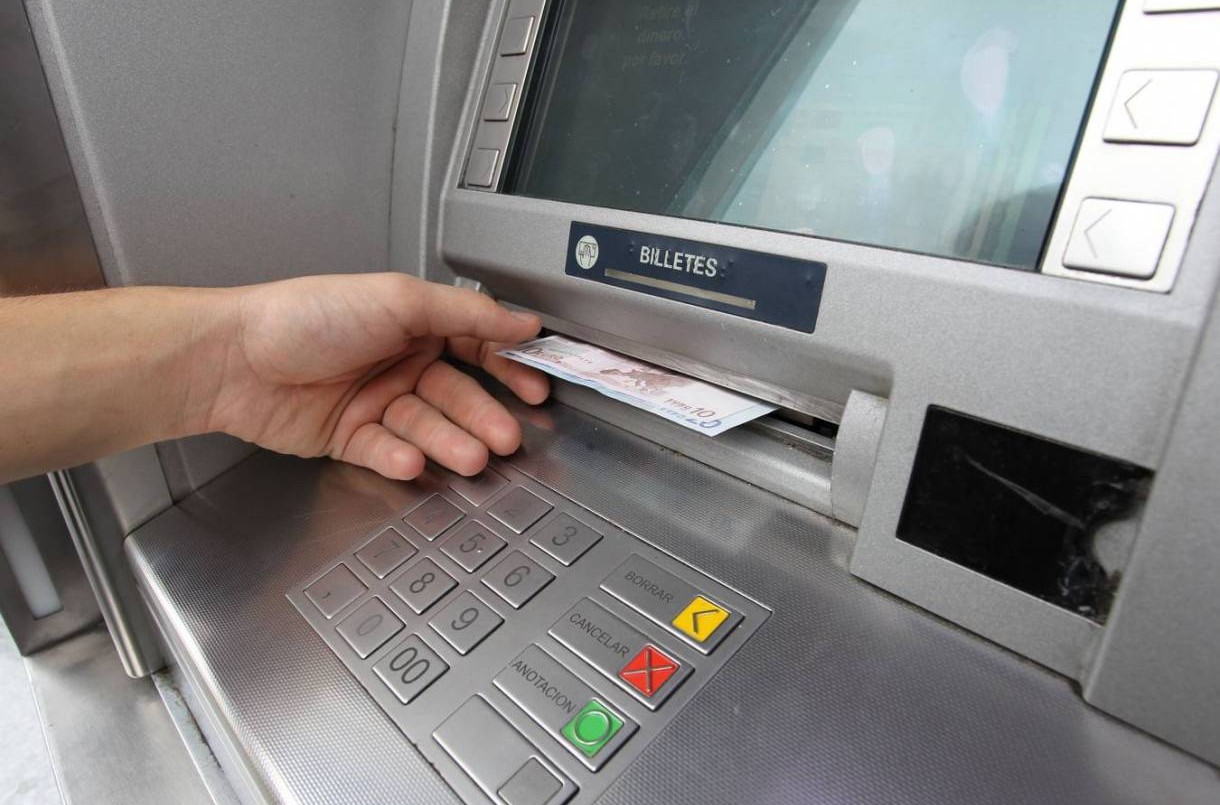 Exoneran a inspectora municipal que estafó a varios jubilados en el cajero | Actualidad