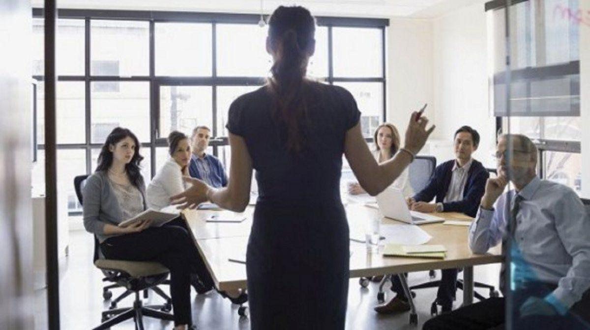 El Gobierno obliga a sumar mujeres a los directorios de las empresas | Política