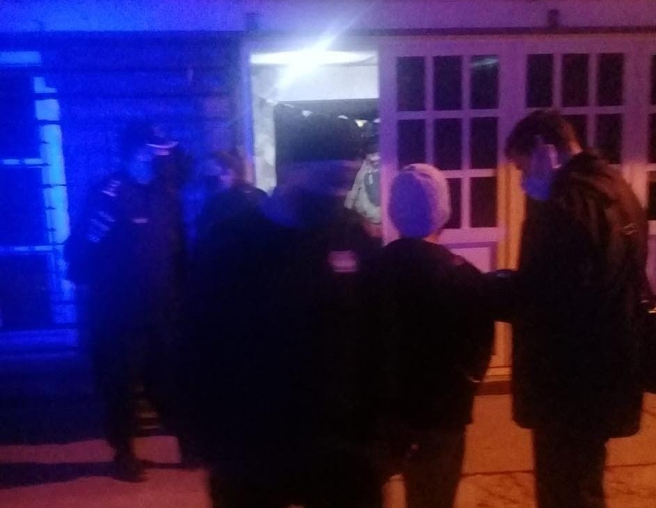 Rompecuarentenas: festejaban un cumpleaños de 40 en un salón con 60 personas | Actualidad