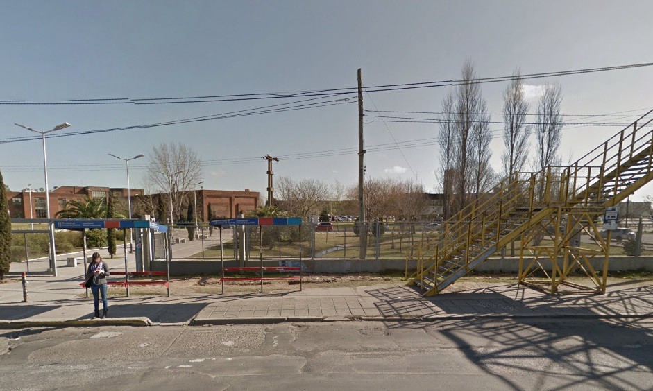 Asaltaron a 10 estudiantes que esperaban el colectivo frente la Universidad de Lomas de Zamora | Actualidad