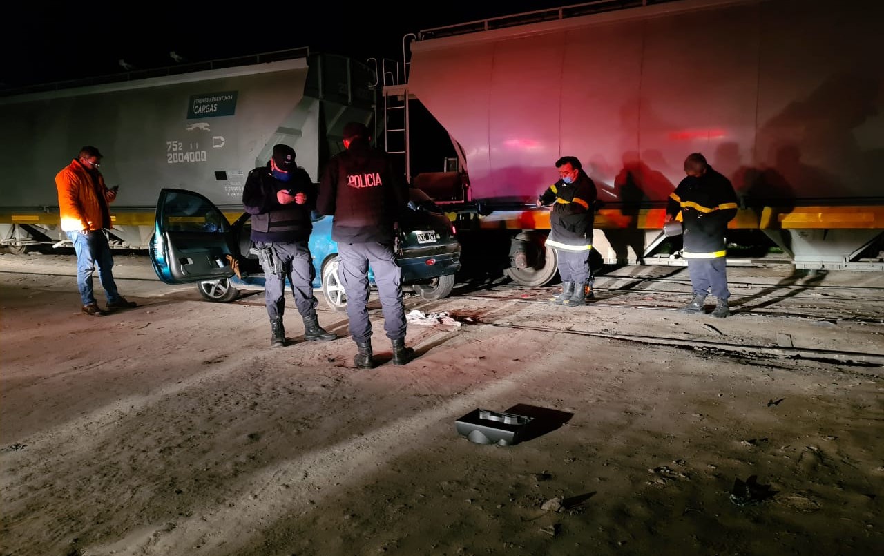 Milagro: chocó contra un tren y lo puede contar | Actualidad