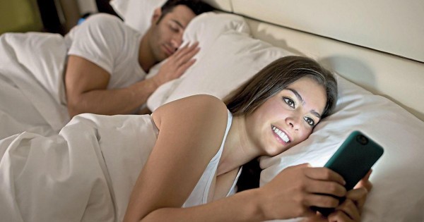 Los usuarios pasan un 50% de tiempo más conectados a sitios virtuales de encuentros extraconyugales | Actualidad