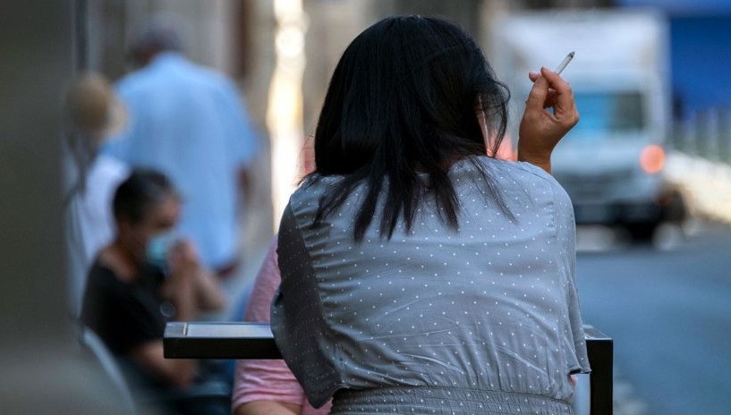 España registró 2.987 nuevos casos de COVID-19: el Gobierno prohibió fumar en la calle y estableció el cierre de boliches y bares | Internacionales