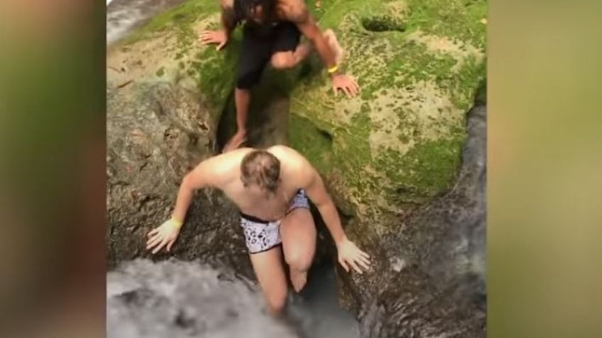 Video viral: los turistas que se filman al "desaparecer" por una cascada | Curiosidades