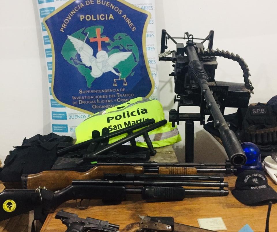 Cayó “la banda de la antiaérea”: vendían droga y tenían un arsenal en zona oeste del conurbano | Actualidad