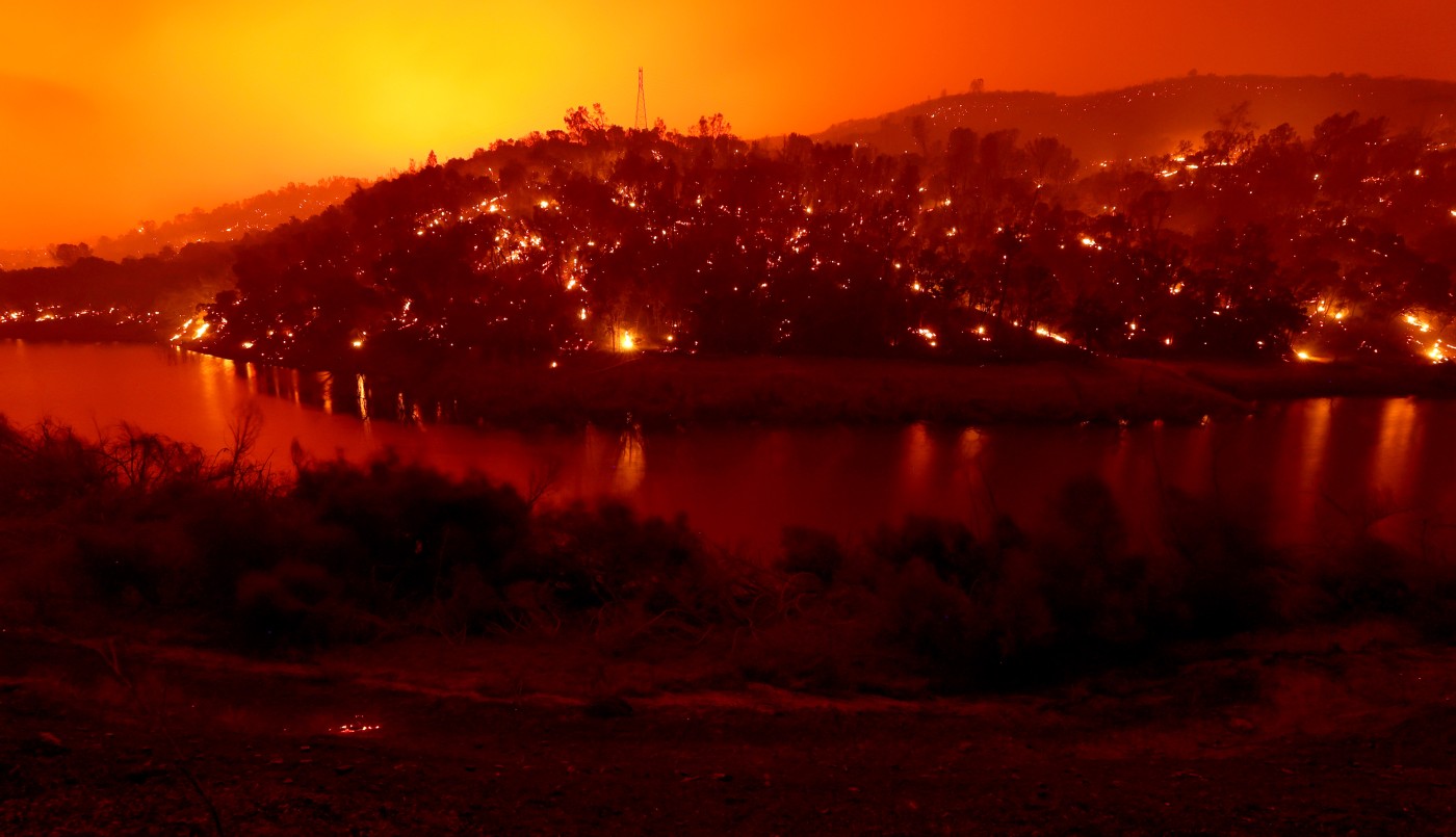 Miles de evacuados en California por el avance de los incendios forestales | Internacionales