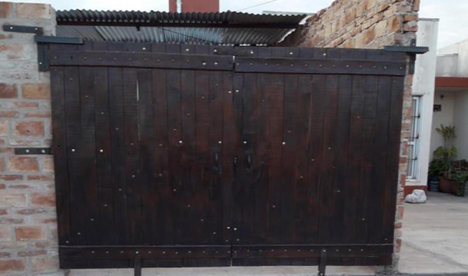 Una nena de 5 años murió aplastada por el portón del garaje de su casa | Actualidad