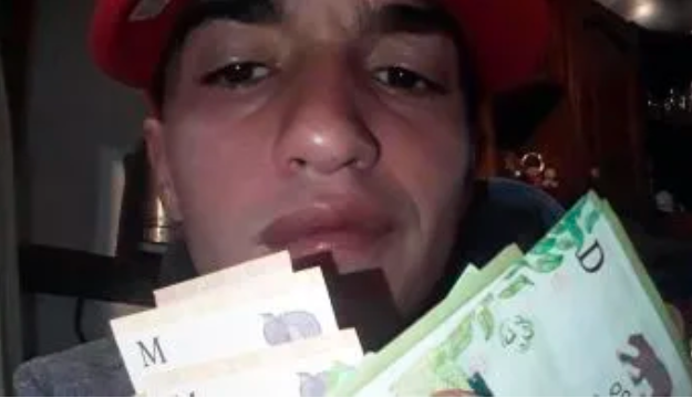 Denuncian que el asesino de la jubilada de José C. Paz se sacó fotos con los billetes robados | Actualidad