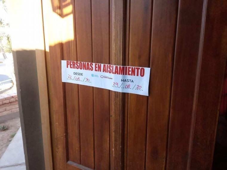 Polémica en San Juan por la colocación de fajas en las casas de infectados o de casos sospechosos | Actualidad