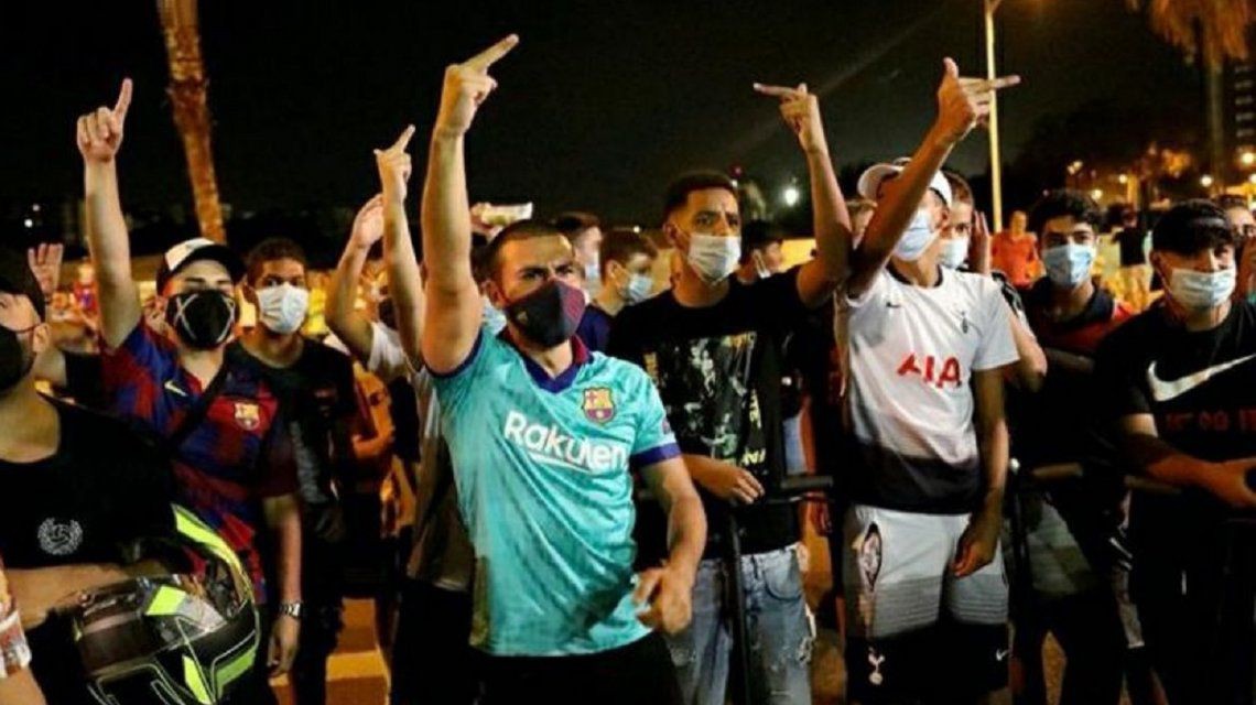 Hinchas del Barcelona marchan para pedir la renuncia del presidente | Actualidad