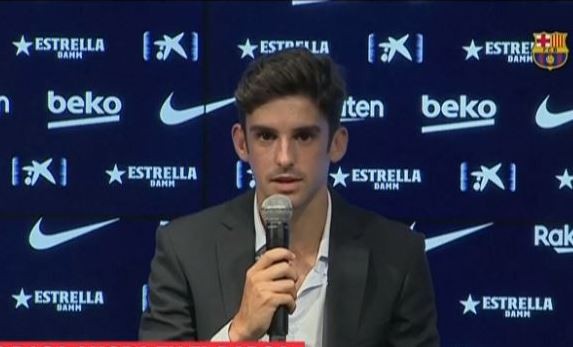 En medio de la "tormenta Messi", Barcelona presentó a un nuevo delantero de 20 años | Deportes