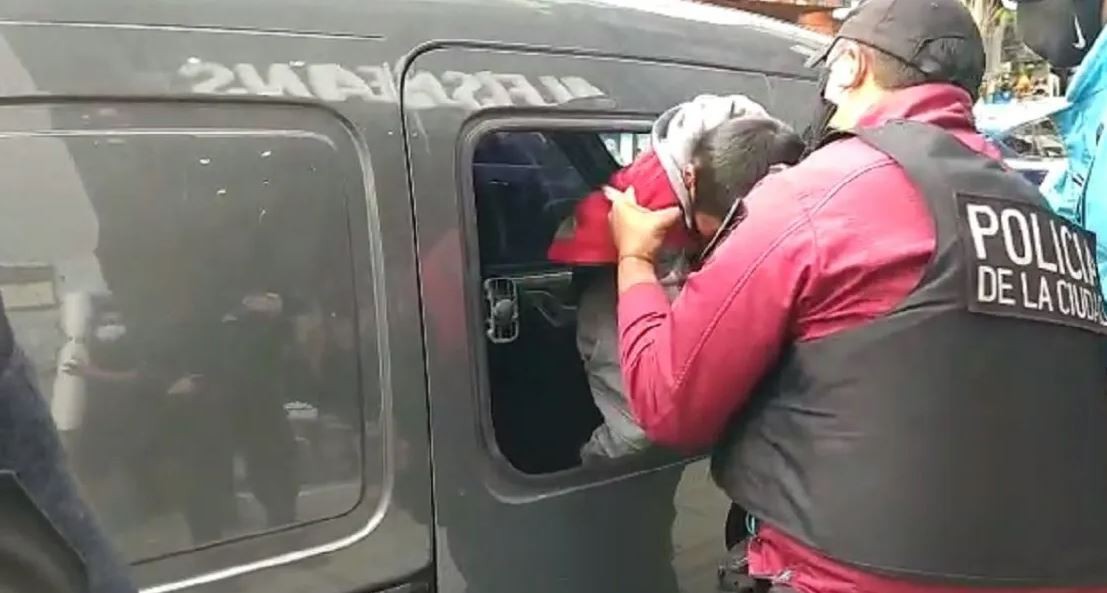 Imputaron por abandono de persona a los padres que dejaron encerrado a su hijo de cuatro años dentro de una camioneta | Actualidad