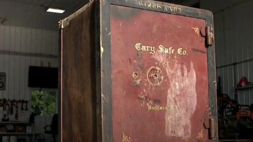 Apareció una misteriosa caja fuerte con una particular nota | Curiosidades