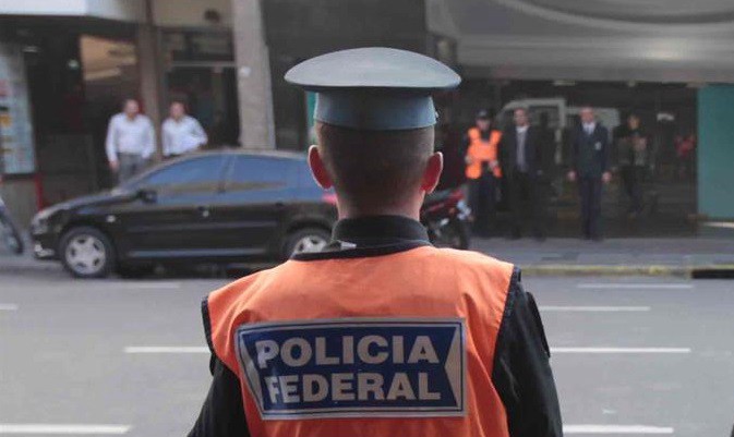 Ordenan al Estado que indemnice a un policía que "resbaló y cayó al suelo" cuando se dirigía al trabajo | Actualidad