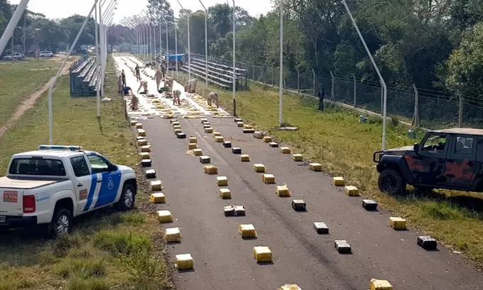 Incautan más de ocho toneladas de marihuana dentro de un camión cisterna en Corrientes | Actualidad