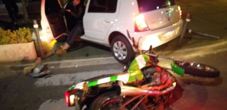 Video: un inspector de tránsito se fracturó dos piernas al perseguir a un infractor | Actualidad