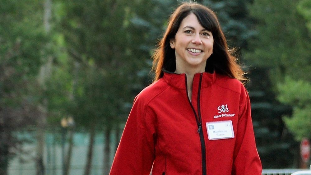 MacKenzie Scott, ex esposa de Jeff Bezos, se convirtió en la mujer más rica del mundo | Internacionales