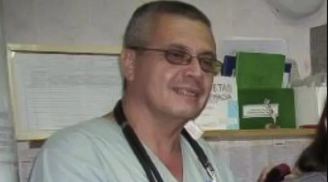 Aplausos y lágrimas en el adiós al primer médico de Santa Fe que falleció de Covid-19 | Actualidad