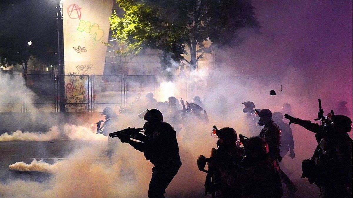 Trump felicitó a la policía de Portland que arrestó a 59 personas en una protesta antirracista | Internacionales