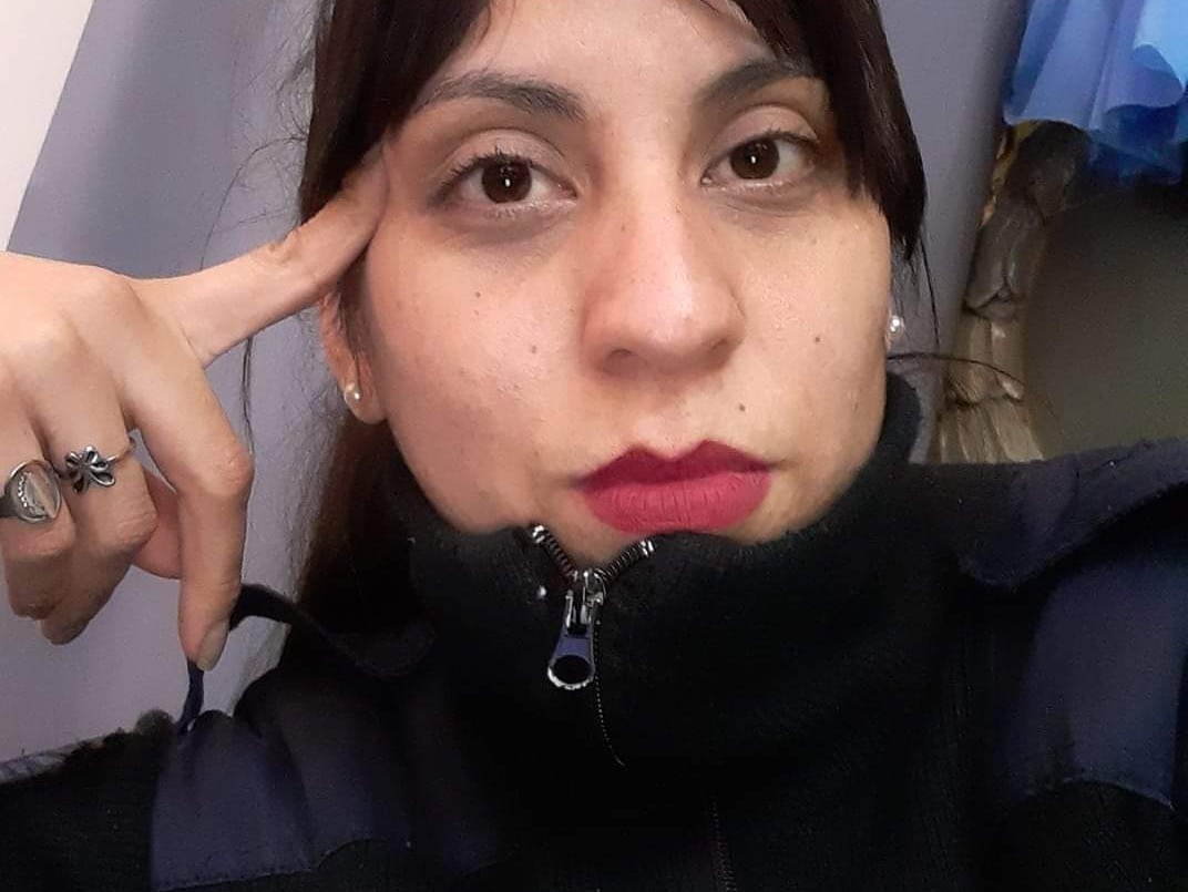 Balearon a una mujer policía y la salvó el celular | Actualidad