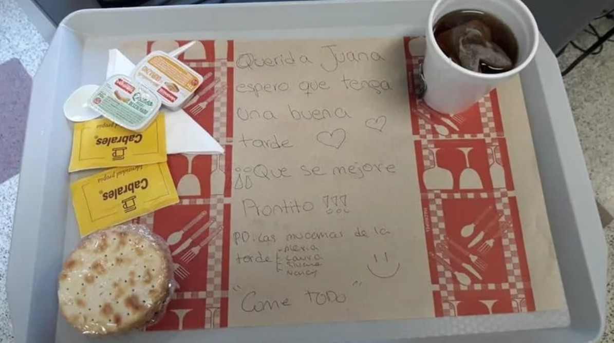 Los mensajes de las mucamas en un mantel de papel para pacientes con Covid-19 | Actualidad