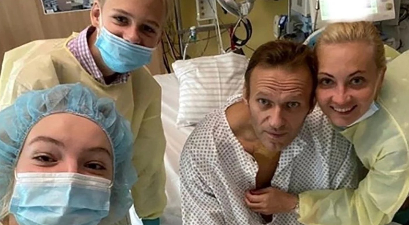 Le sacaron el respirador al opositor ruso que había sido envenenado y planea su regreso | Actualidad