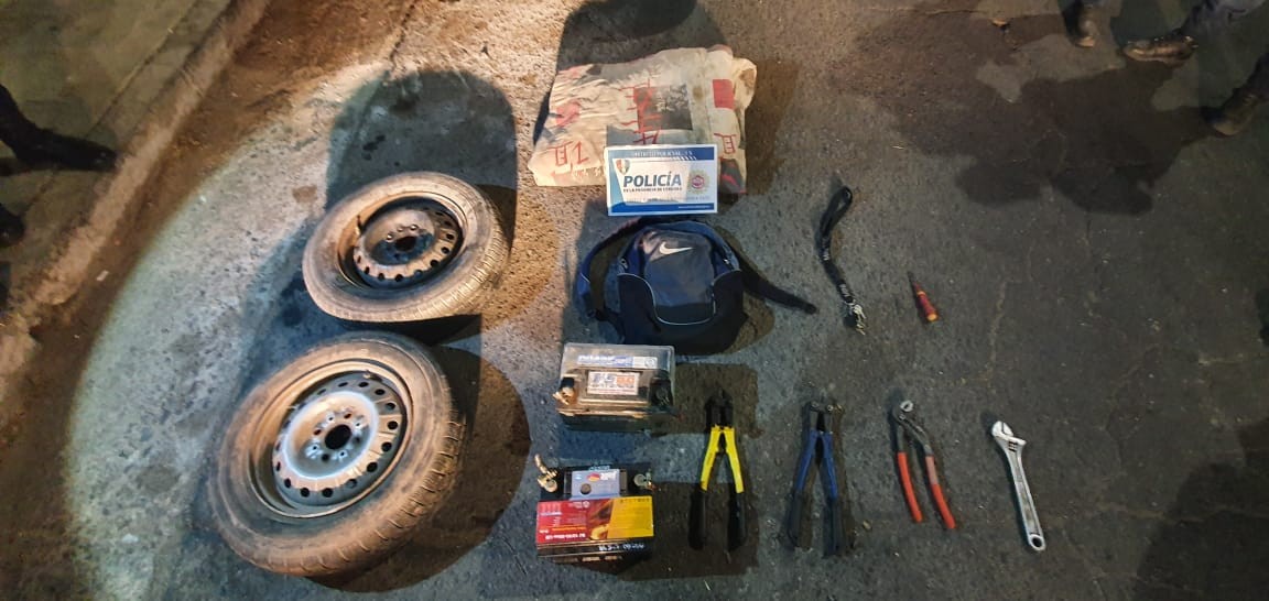 Taxista detenido: cuando no llevaba pasajeros, transportaba ruedas robadas | Actualidad