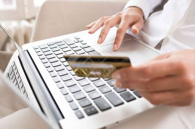 Los bancos interrumpen la venta de divisas para adaptar sus sistemas informáticos | Economía