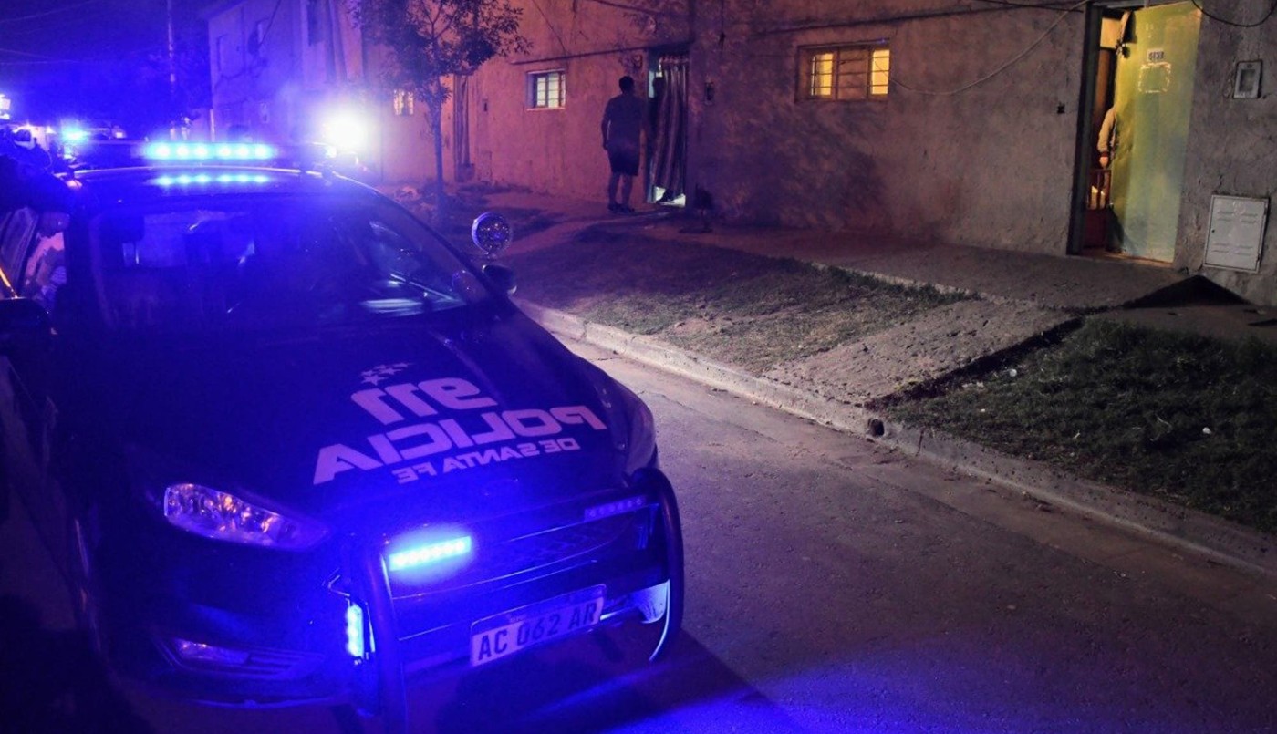 Horror en Rosario: entró a robar y abusó sexualmente de ella delante de su novio | Actualidad